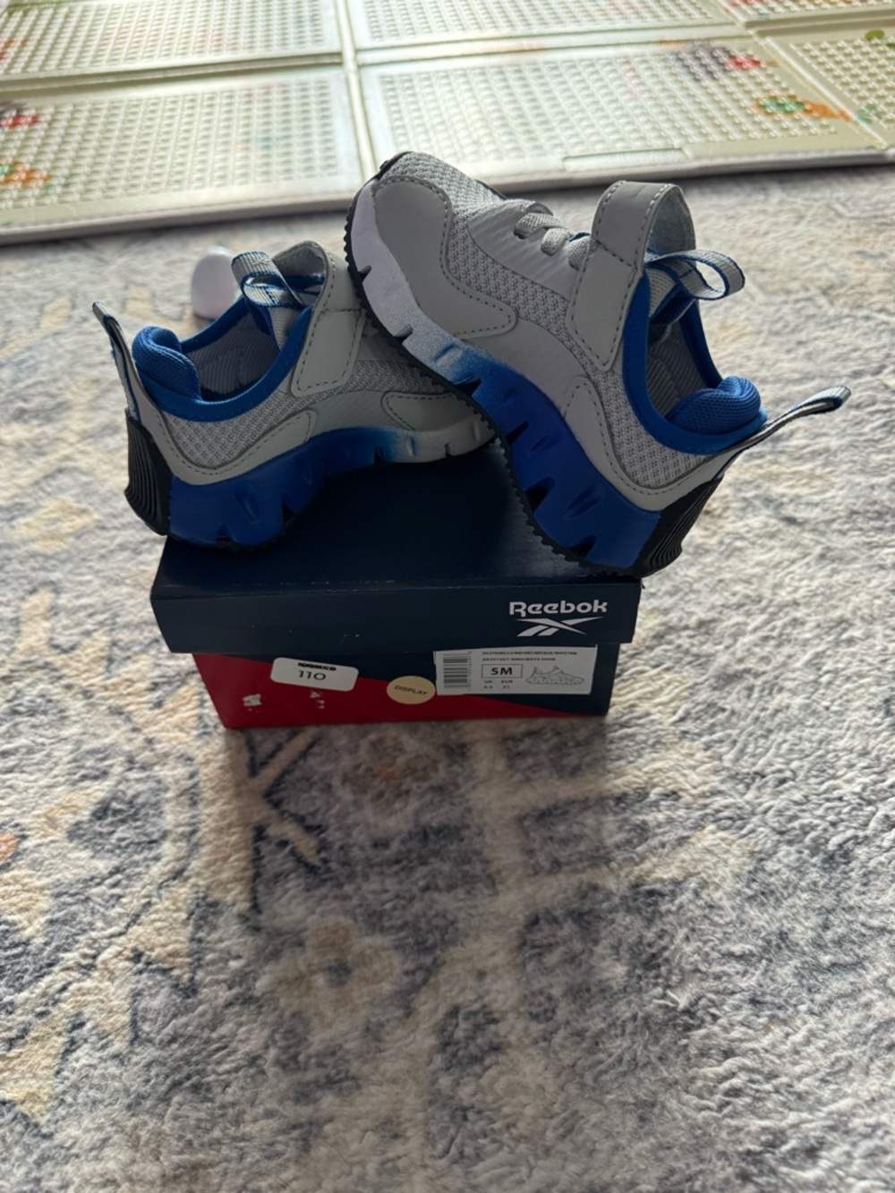 Reebok Zig Dynamica toddler White and Blue Athletic Sneakers. Size 5M. BNWT
